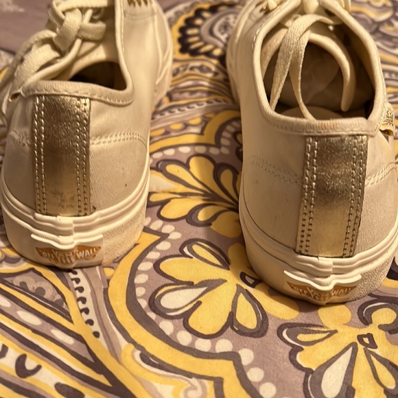 I bought these them off of a girl and they got a spot two spots on the right - Picture 2 of 8